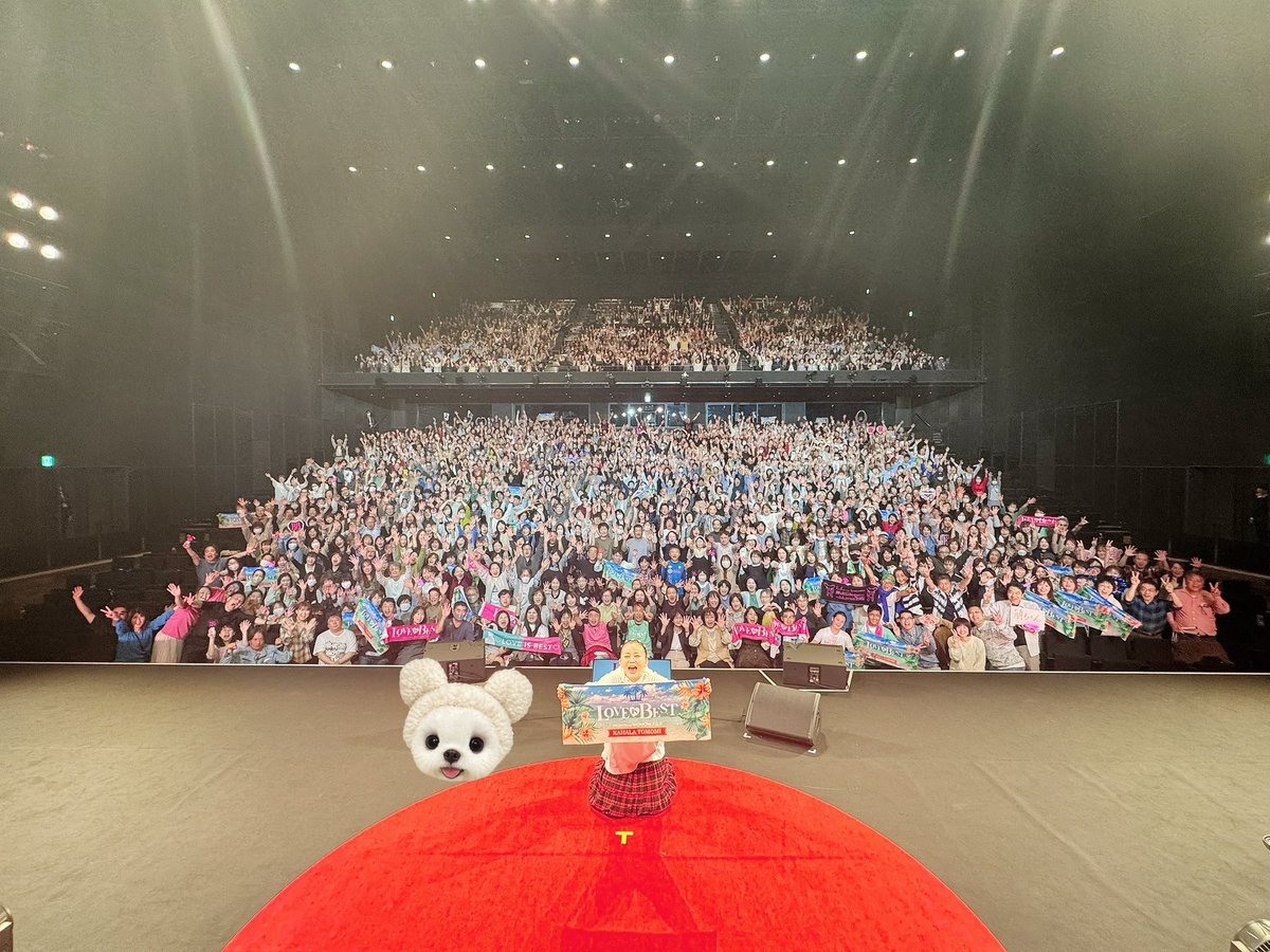 kahalatomomi_tk's tweet photo. 昨日は山口公演🥹🙏
記念撮影させて頂きました
山口では湯田温泉に入りました♨️
山口駅のところにあった海鮮料理屋さんでかなり新鮮な山口の海の幸を頂きました🥹🙏凄く凄く美味しかったです
ありがとうございました
湯田温泉に入ったから本番では汗がかなり出て会場に来てくださった優しい皆様と
MCではリラックスしながらトークさせて頂き一曲一曲づつ歌わせて頂きました🥹
山口県って最高すぎました🥹🙏💓
ありがとうございました💓楽しかったです
#華原朋美　#山口県　#全国ツアー　#コンサート　#loveisbest_tk