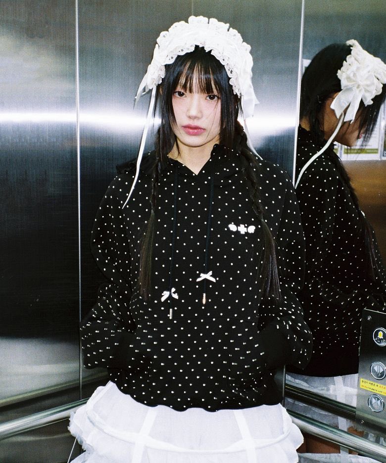 prevnseoul's tweet photo. Clut Studio dot ruffle hoodie black ลดราคา 30% เหลือ 2090.- รวมส่งแอร์ (รับมัดจำ 1000.-) 🖤🪽

** time sale ปิดพรี 21:00 น. ของวันนี้ 20.04 ค่ะ
#clutstudio #พรีเกาหลี #พรีออร์เดอร์เกาหลี https://t.co/YxaNbjw3eS