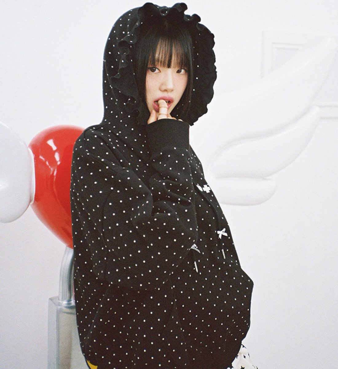 prevnseoul's tweet photo. Clut Studio dot ruffle hoodie black ลดราคา 30% เหลือ 2090.- รวมส่งแอร์ (รับมัดจำ 1000.-) 🖤🪽

** time sale ปิดพรี 21:00 น. ของวันนี้ 20.04 ค่ะ
#clutstudio #พรีเกาหลี #พรีออร์เดอร์เกาหลี https://t.co/YxaNbjw3eS