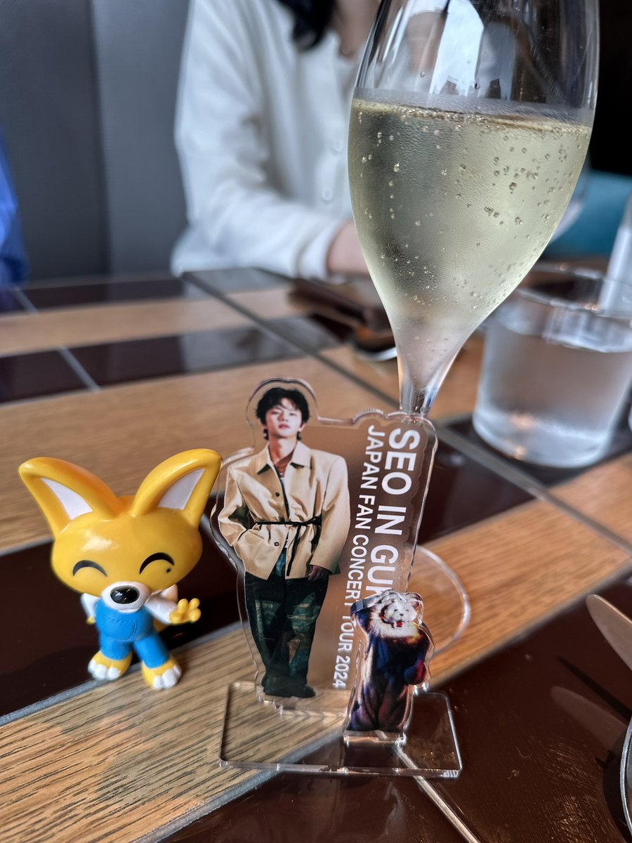 guk1023mochi27's tweet photo. 今日は中学からのチング達と久しぶりに食事でした🍽️🥰
会った瞬間に時間が遡って違和感なく話せるって幸せです😍
あまりに久しぶりで、私の推し活話をたくさん聞いてもらっちゃった🤭
みんなで近況を話していただけなのに、
気付けば夕方💦また近々会えますように😊
#TheGrill
#虎ノ門ヒルズ https://t.co/rGAPfYGsnZ