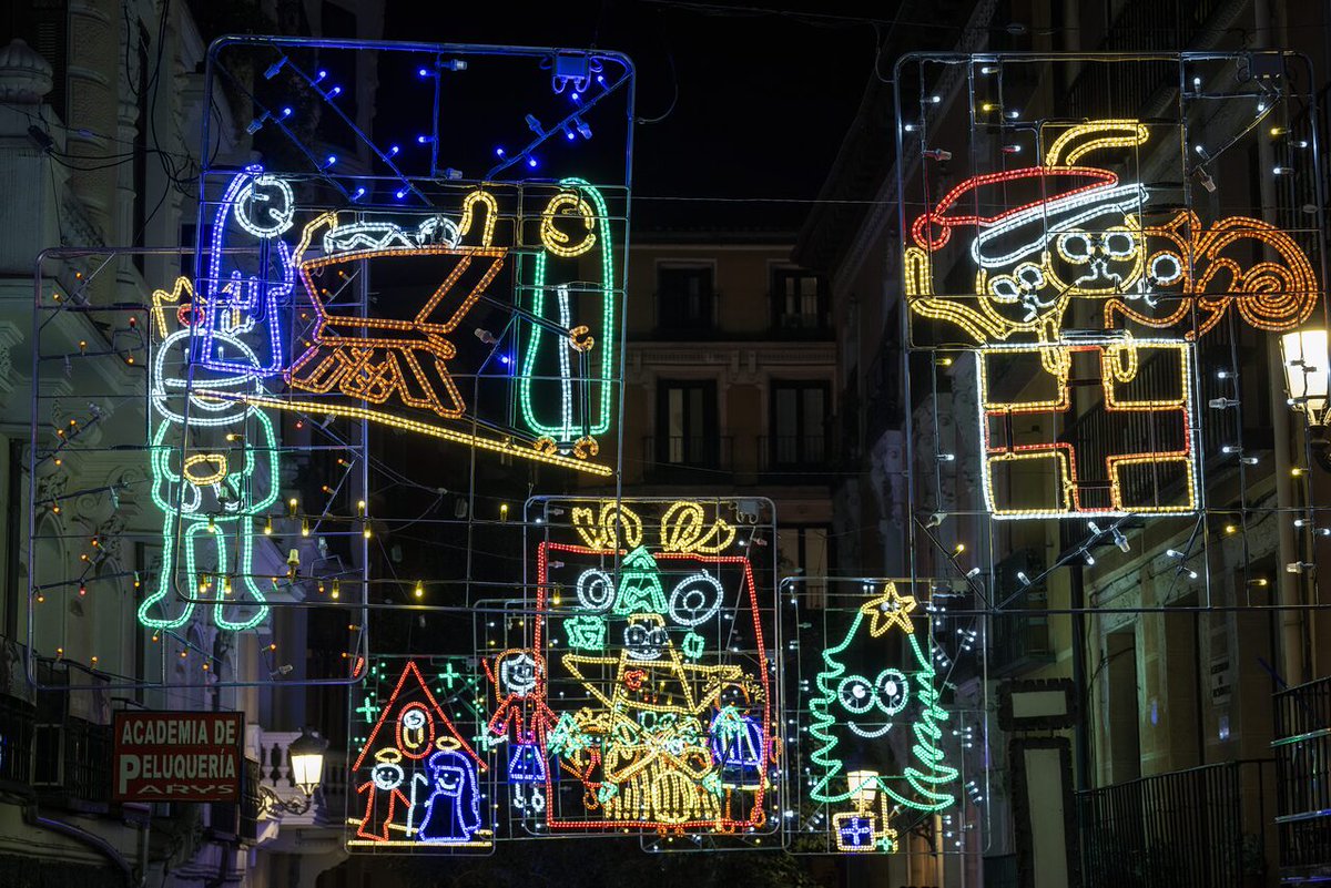 MADRID's tweet photo. 📢Convocamos la 2ª edición del concurso escolar de dibujo cuyas propuestas ganadoras se transformarán en luces de Navidad 🌠

🗓Los centros educativos tendrán como plazo hasta el 25 de abril para presentar sus dibujos

 👉https://t.co/M87pdsXq5f https://t.co/Pn9Ftd7wI0
