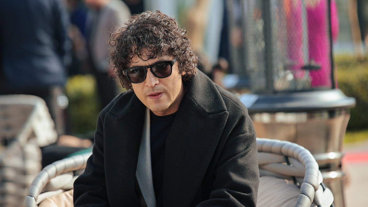 #Deha'dan yeni kareler seninle 📸

<a href="/dehatvdizisi/">Deha Dizi</a> yeni bölümüyle bu akşam 20.00'de Show TV'de.