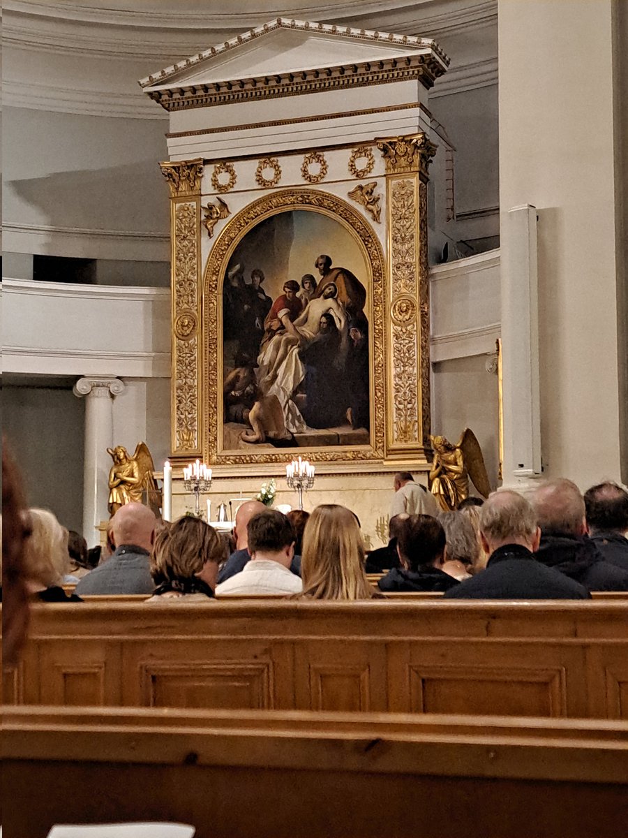 somevaari's tweet image. Kuvia Helsingin Senaatintorin #ViaCrucis esiksestä ja sen jälkeisestä pääsiäisyön messusta täpötäydessä tuomiokirkossa.
#kirkko #pääsiäinen