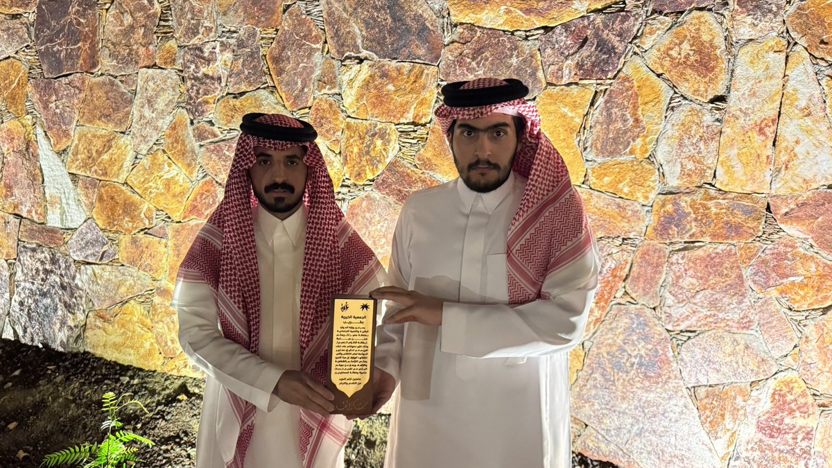 birtareeb's tweet photo. فرع وزارة الموارد البشرية والتنمية الاجتماعية بمنطقة عسير، يكرم الجمعية الخيرية بمحافظة طريب، بمناسبة حصولها على أعلى تقييم في تطبيق معايير الحوكمة لعام 2024، تقديرًا لجهودها المتميزة في تعزيز الشفافية والالتزام بالأنظمة واللوائح، وتحقيق أعلى معايير الجودة في العمل المؤسسي.
ويأتي هذا التكريم امتدادًا لحرص الوزارة على دعم وتمكين الجمعيات المتميزة، وتحفيزها على الاستمرار في تطوير خدماتها المجتمعية بما يحقق أهداف رؤية المملكة 2030 في القطاع غير الربحي.