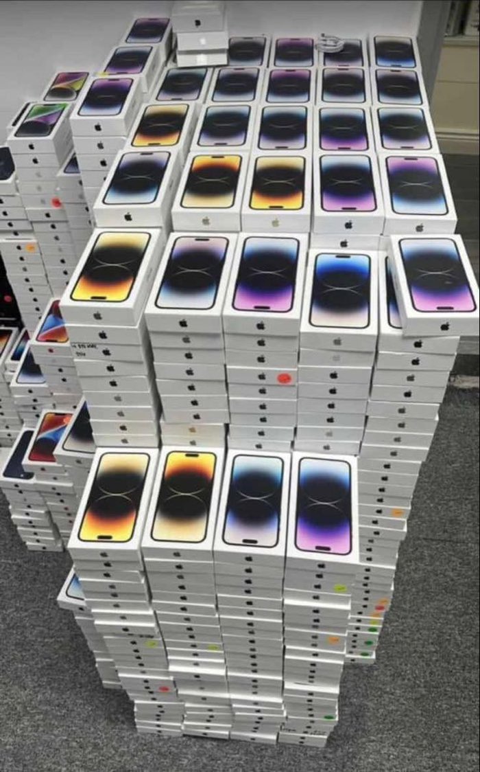 First 2,000 to like &amp; retweet gets an Iphone 14. Must be a Follower 👀📱 24 hours to claim…
