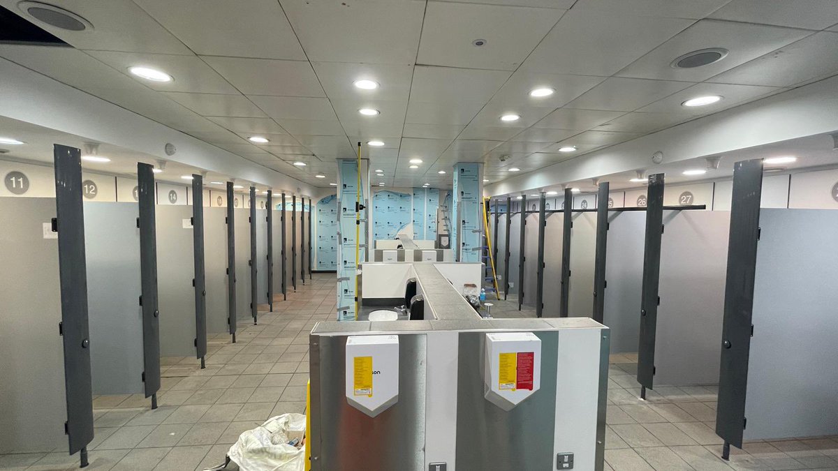 NetworkRailEUS's tweet photo. 🥚 Happy Easter from Team Euston!

🦺 While the station’s closed due to major engineering work - we’re revamping the toilets

🚽 When we reopen on Tuesday (22 April), customers will benefit from better &amp; fresher facilities #EasterWorks https://t.co/5gaHRsefC4