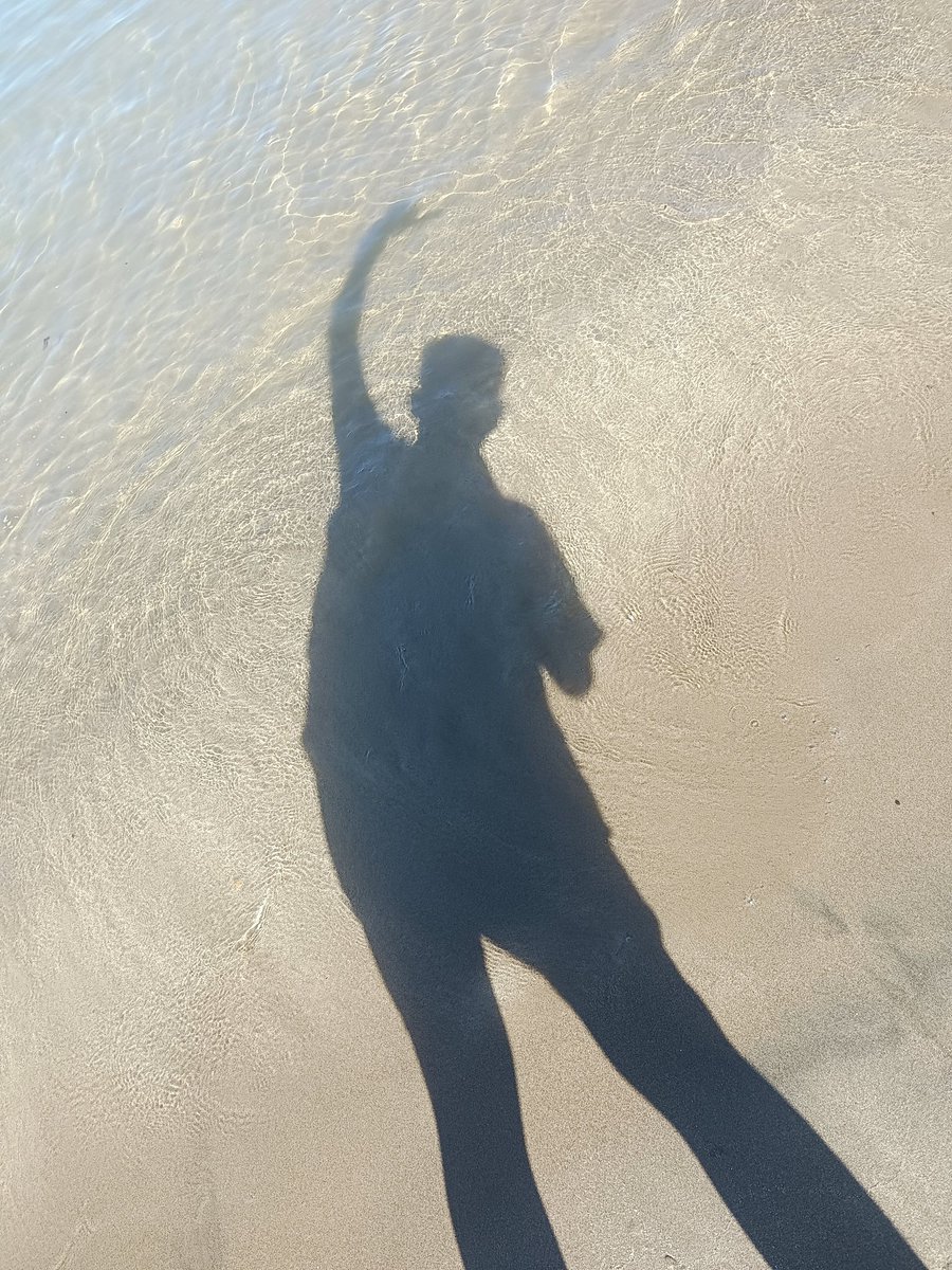 LeoncioIan's tweet photo. Me and my shadow 🏊🌞🏄🚣 https://t.co/HPJB95nMmb