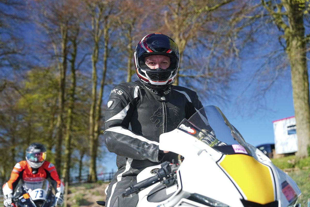 Chris241287's tweet photo. A few shots from my @CadwellPark @NoLimitsOnTrack track day, thanks Hawk Media Services for the awesome photos #trackday #yamaha #r1 #worldgp60thanniversary #brembo #akrapovic #lightech #evotechperformance #puig #brembo #michelin https://t.co/OCBMdIiUzd