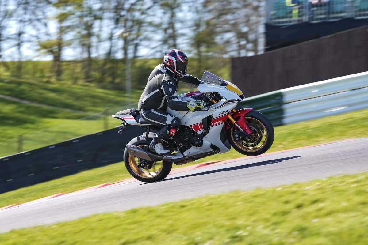Chris241287's tweet photo. A few shots from my @CadwellPark @NoLimitsOnTrack track day, thanks Hawk Media Services for the awesome photos #trackday #yamaha #r1 #worldgp60thanniversary #brembo #akrapovic #lightech #evotechperformance #puig #brembo #michelin https://t.co/OCBMdIiUzd