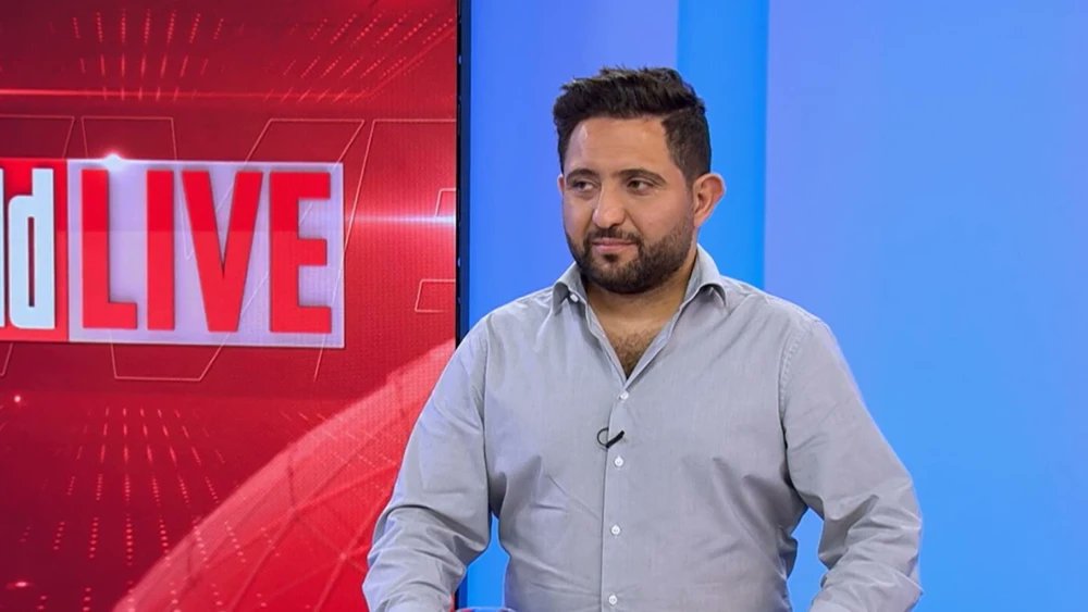 t47da's tweet photo. Iman Sefati der Bild Reporter sagte gestern am Rande der abschlusskundgebung des ostermarsches in Berlin dass man die AFD als eine normale Partei betrachten soll also stellt er sich auf die gleiche Seite wie Jens Spahn der dich auch gesagt hatte 
#b2004 https://t.co/CpQWMODRYZ