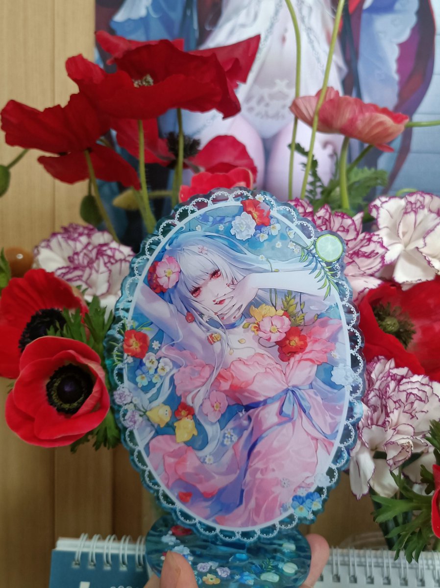 Chouko_'s tweet image. 在花市看到20元一大把的虞美人于是买回来供可可