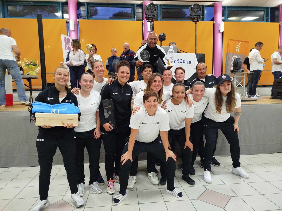 #Dimanchephoto|| Félicitations à nos footballeuses qui décrochent le titre de vice-championne de France 🇫🇷 au tournoi national de football féminin sapeurs-#pompiers à Gruas en #Ardèche Bravo aux coachs pour ce super parcours !!!
