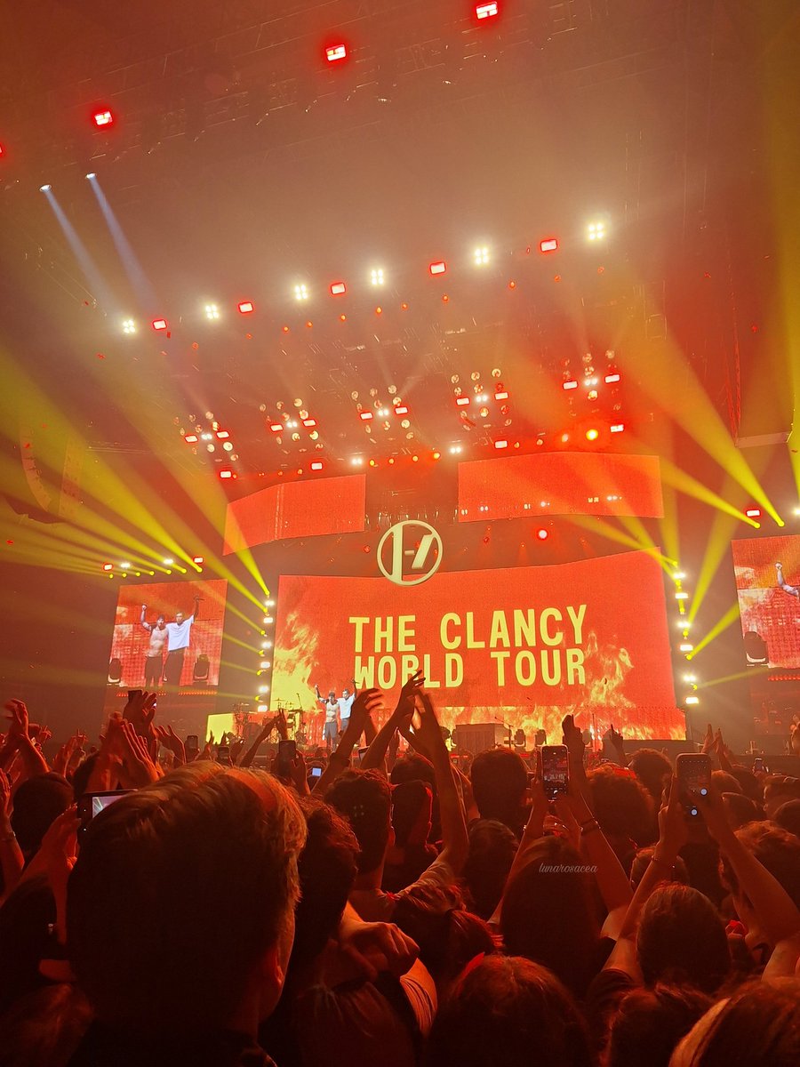 cris ⊬ tweet media