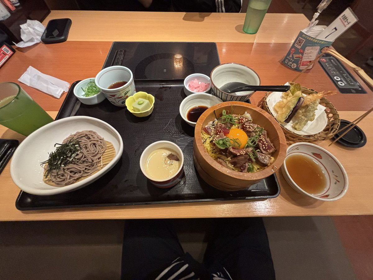 1TZcH's tweet photo. 炭火焼鰹のユッケ丼御膳食べた！ https://t.co/RYa1IUVQzP