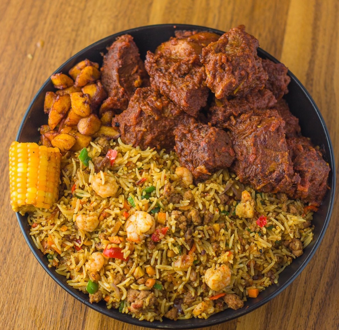 The_Umdazz's tweet photo. Fried Rice                      OR           Jollof Rice https://t.co/kT6D8QYFSE