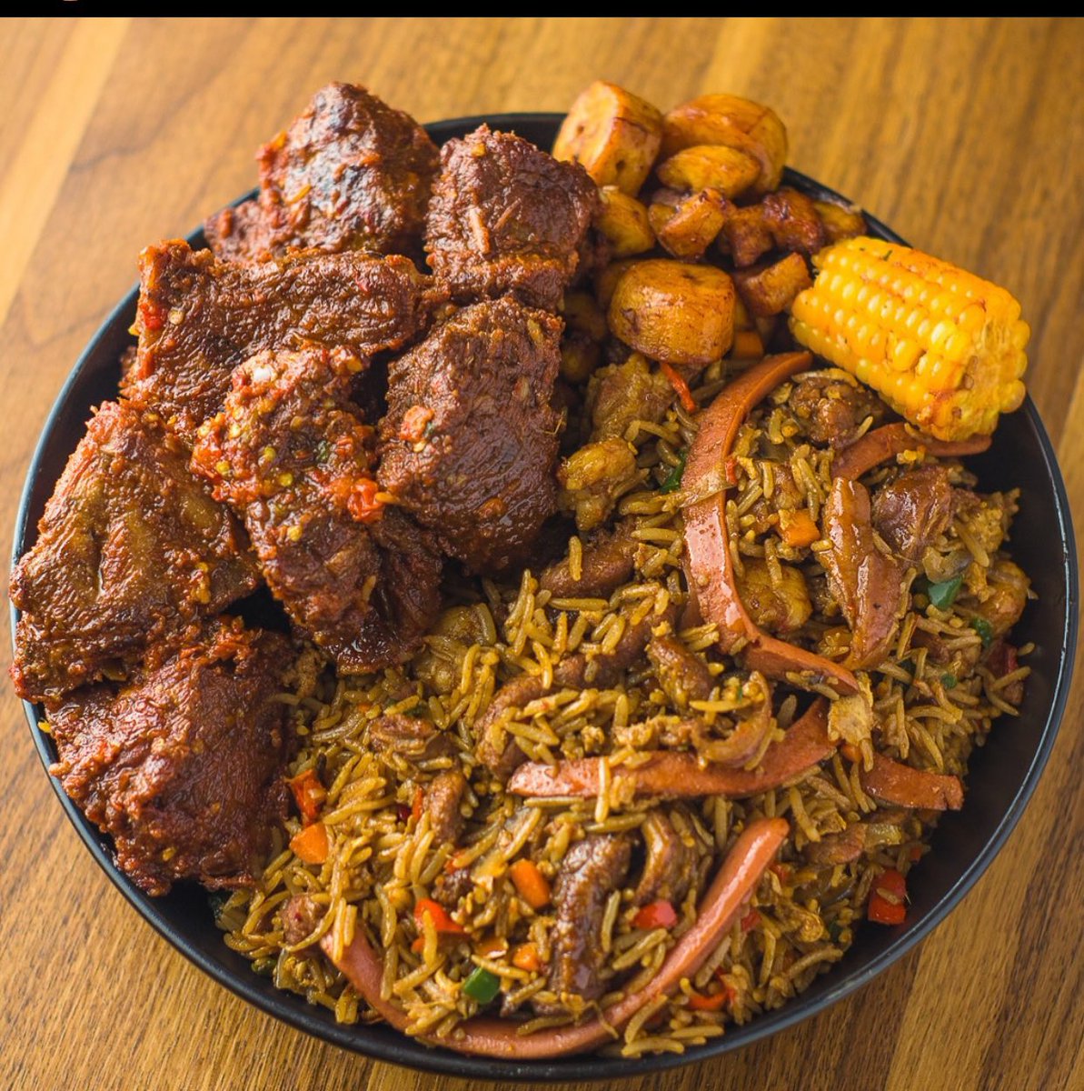The_Umdazz's tweet photo. Fried Rice                      OR           Jollof Rice https://t.co/kT6D8QYFSE