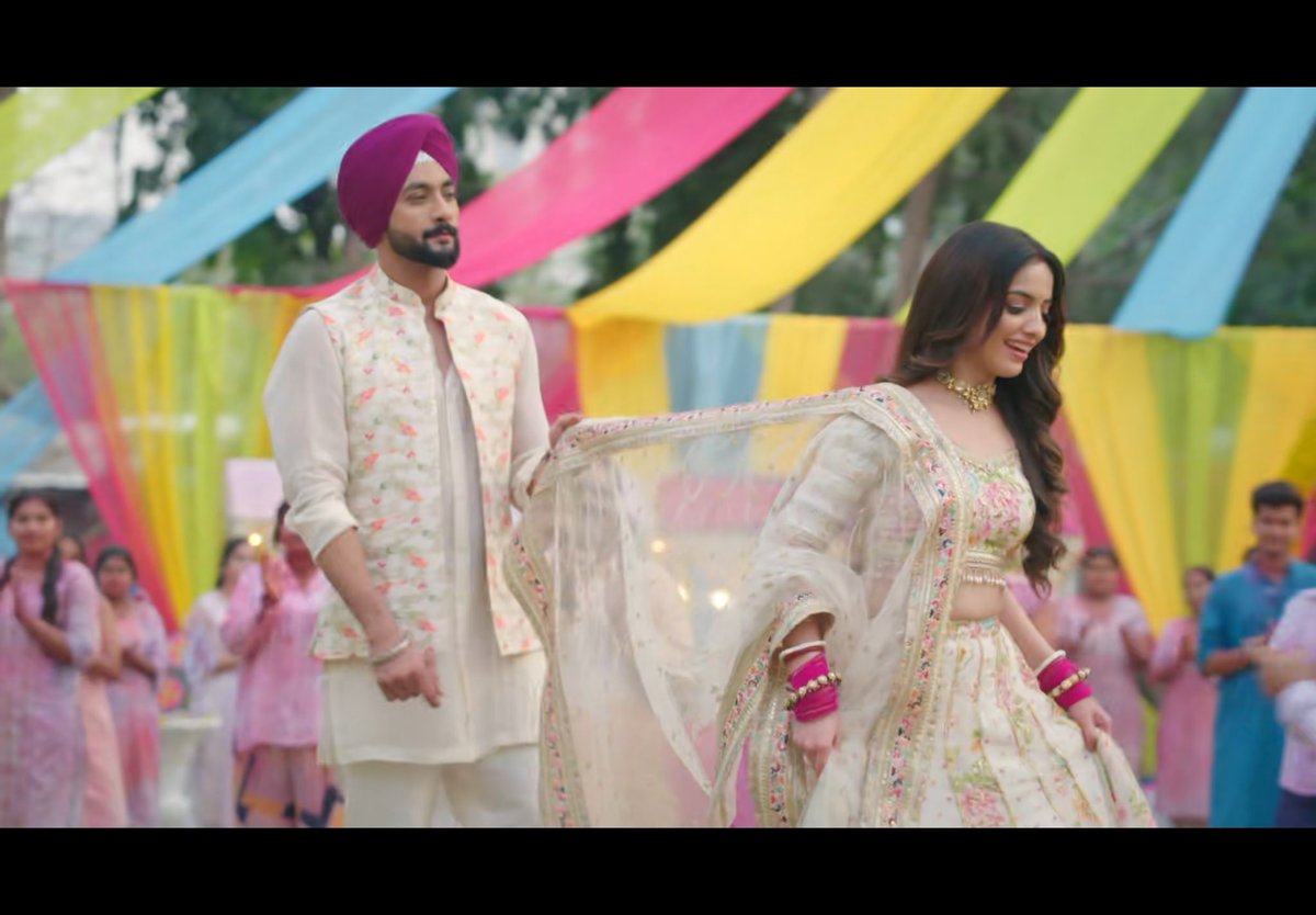 anjali902's tweet photo. #MeghBir as a Jodi,one that will be remembered and cherished very fondly,can be rewatched knowing their journey was short but complete w/o itv mess,although the writers should’ve shown some good itv cliches🤷🏻‍♀️(bit of sadness too of not having enough of them😥) #IssIshqKaRabbRakha https://t.co/yPhQlXfupx