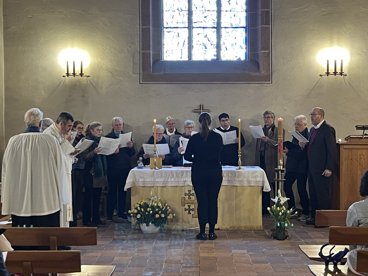 Angloleftie's tweet photo. As the sun rises over the Rhine valley, our vigil is ended - Christ is Risen, alleluia! Happy Easter from the Anglican Church in Basel! @DioceseinEurope https://t.co/4ehDLJHXEB