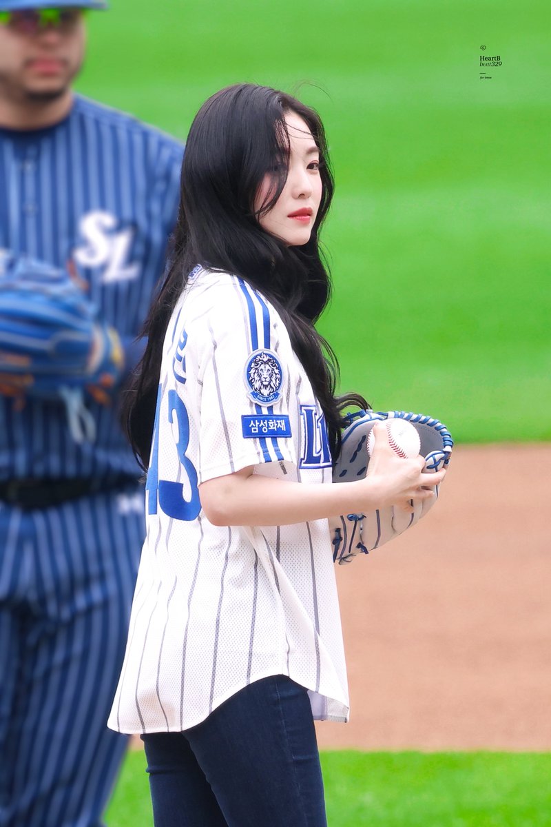 HeartB_beat329's tweet photo. 250420 삼성라이온즈 시구

#아이린 #IRENE https://t.co/p8grTfT8Py