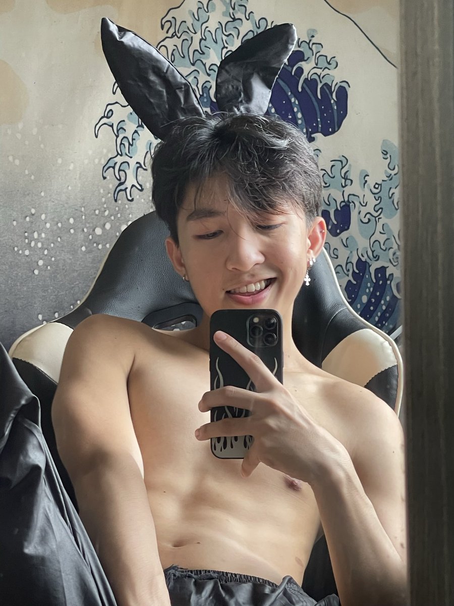 muzammilxumpar's tweet photo. happy easter y’all 🐰 https://t.co/weKxL3h8eE