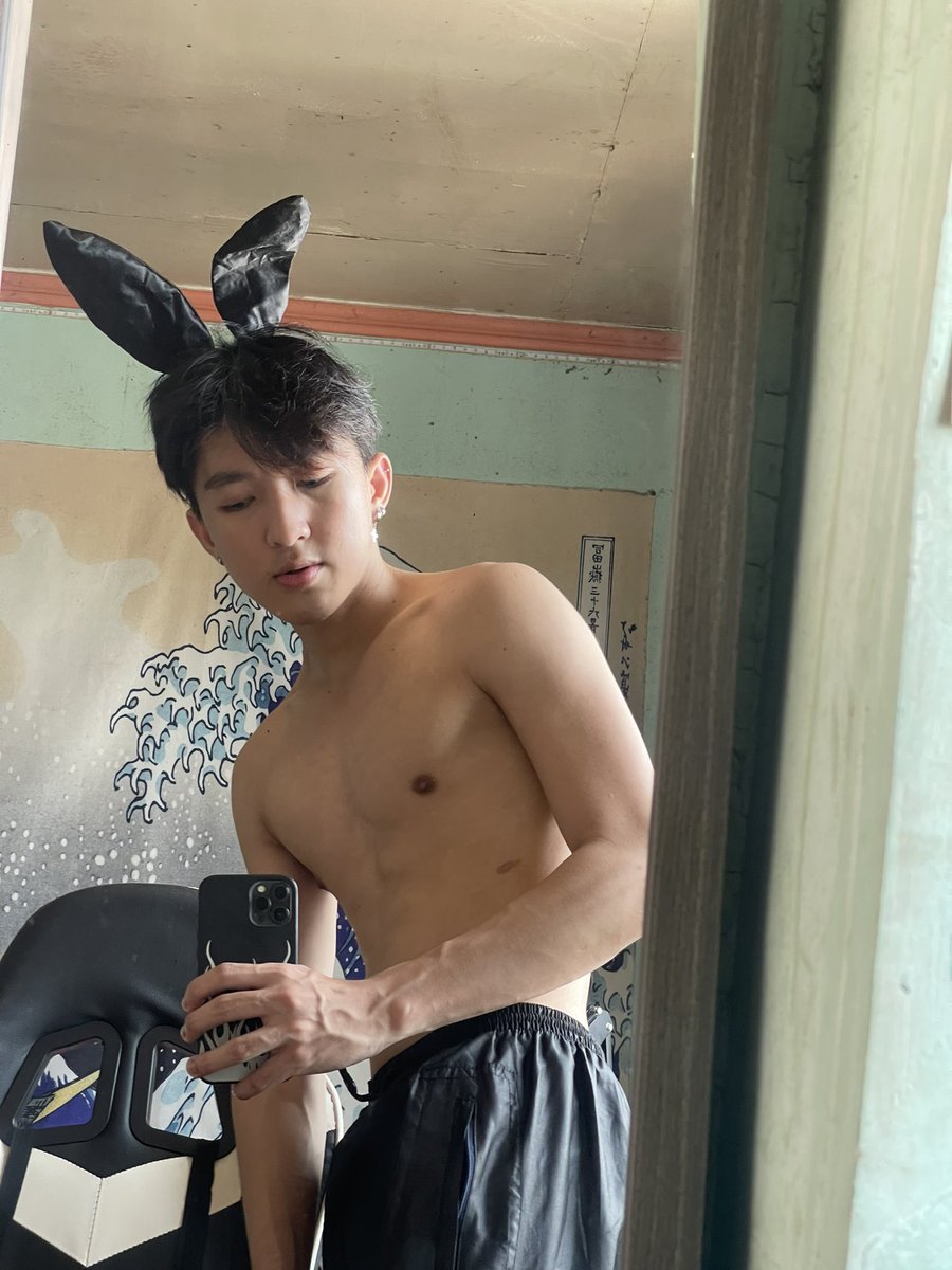 muzammilxumpar's tweet photo. happy easter y’all 🐰 https://t.co/weKxL3h8eE