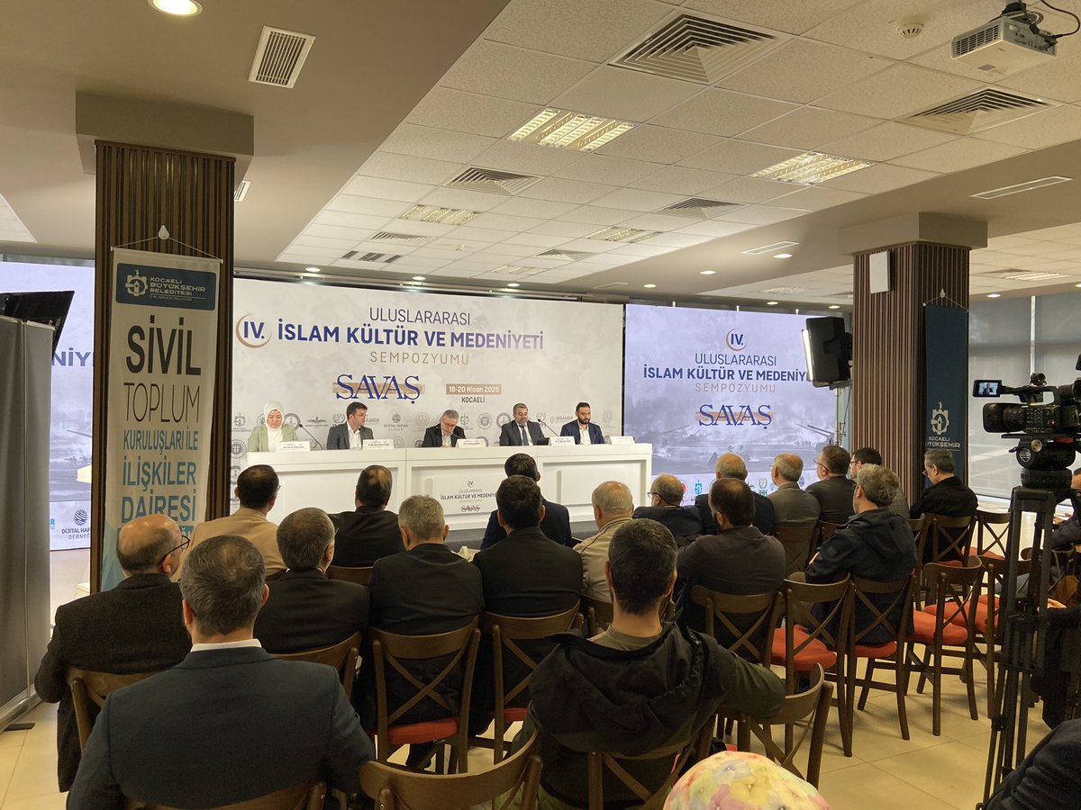 "Savaş" konulu 4. Uluslararası İslam Kültür ve Medeniyeti Sempozyumumuzun üçüncü günü Prof. Dr. Murteza Bedir başkanlığında ‘Uluslararası Hukuk Bağlamında Savaş’ oturumu ile devam ediyor.

Canlı izlemek için;

youtube.com/live/5PwPcoyyA…