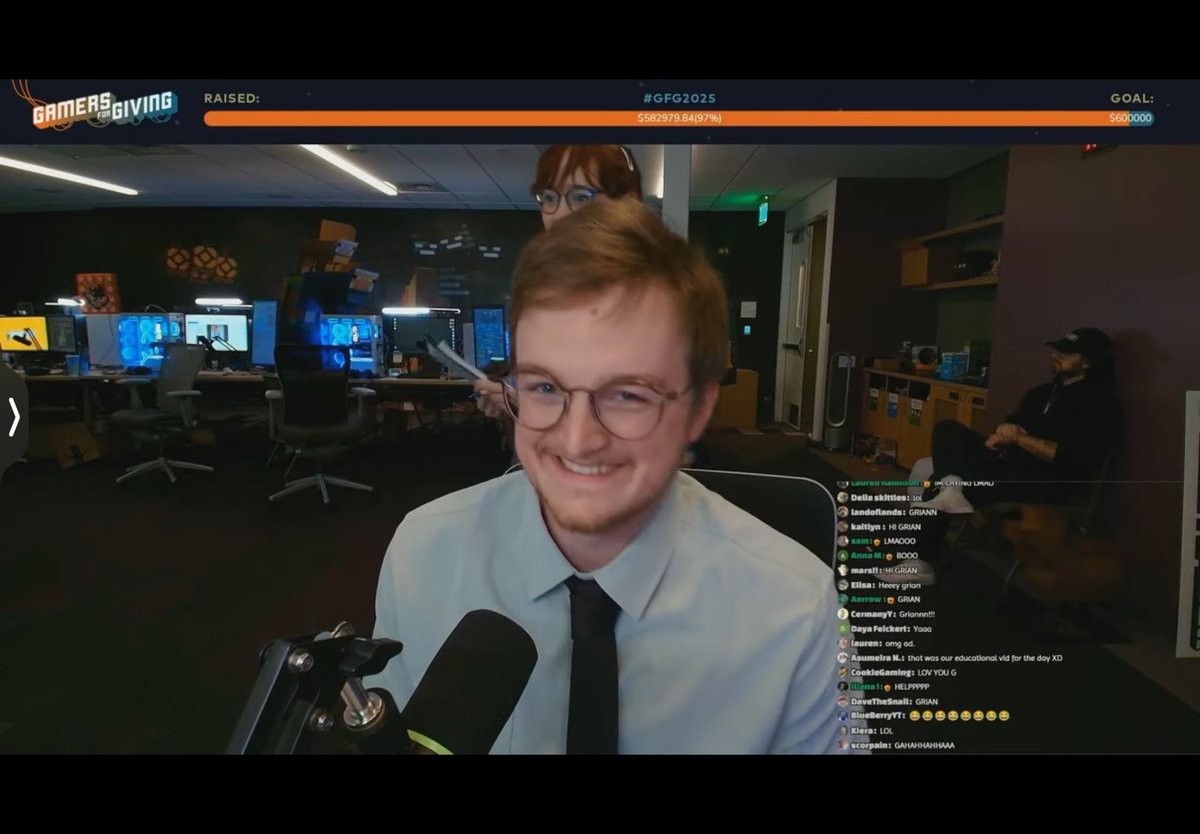 Oddly Grian Shaped Hole in the Wall tweet media