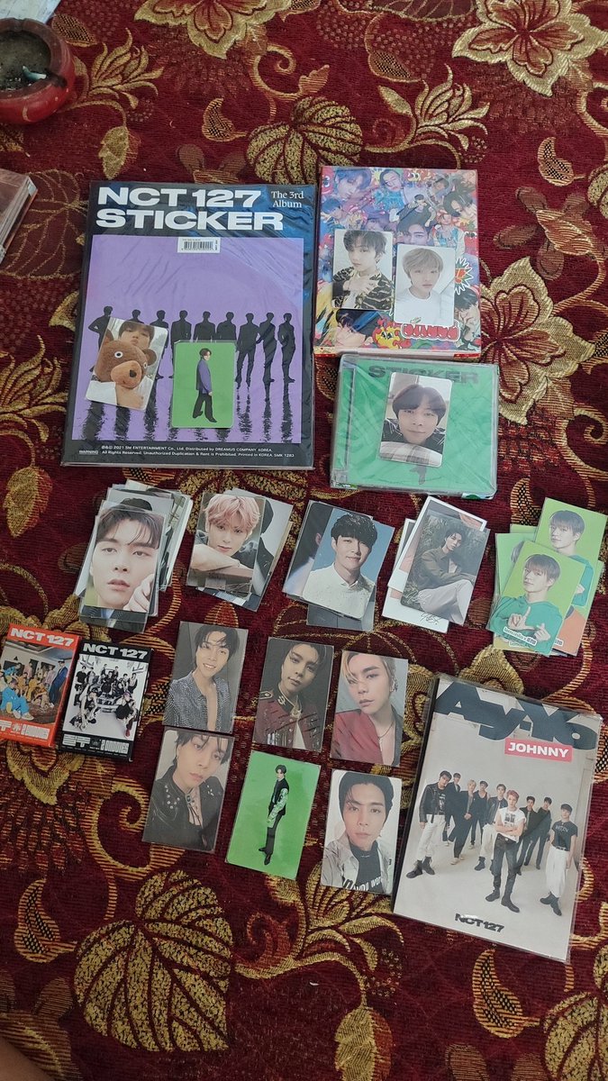 ekasardi's tweet photo. #wts album NCT Masih lengkap dan mulus semua, freebies banyak 😘 take all 500k nego sampe jadi 😆 https://t.co/wQ7ieNvpOu