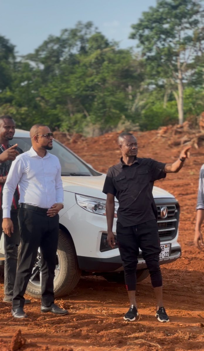Work is steadily ongoing on the Sunyani outer ring road. Together with my party Chairman and my team, I inspected the progress of the site preparation.
I’m so much impressed with the work of the contractor. #AbanPapaAba