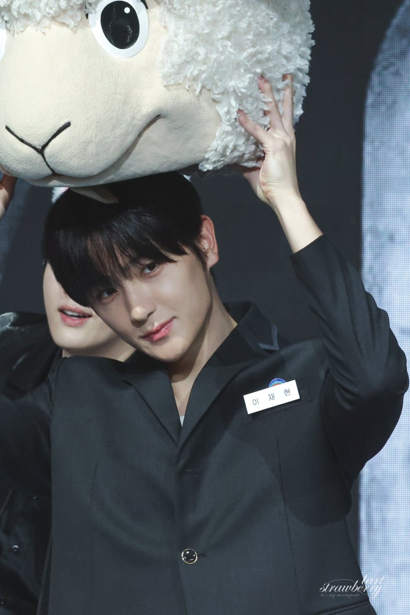 moer0417's tweet photo. 250405 더보이즈 뮤빗 팬싸
#현재 #HYUNJAE 
#THEBOYZ #더보이즈 https://t.co/dbQdI3Nkff