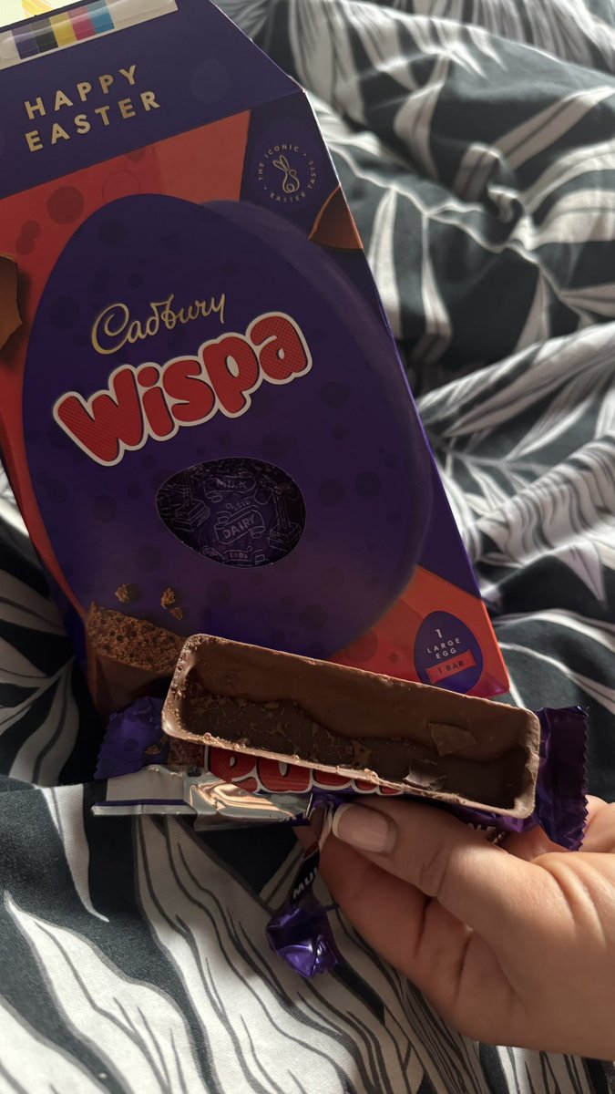 tim_agri's tweet photo. @CadburyUK what on earth is this?!  Easter morning chocolate bar ruined! https://t.co/CnD2e0cPjW