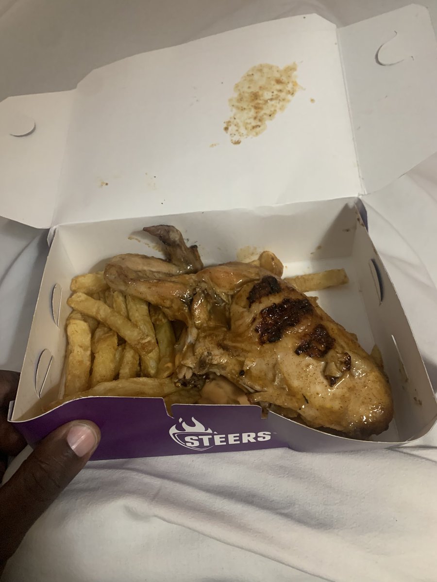 ChigaChikuru's tweet photo. Its me who bought quater chicken and 5 chips @SteersSA in masvingo zimbabwe. Ayaaas https://t.co/Cwnoh0OoZR