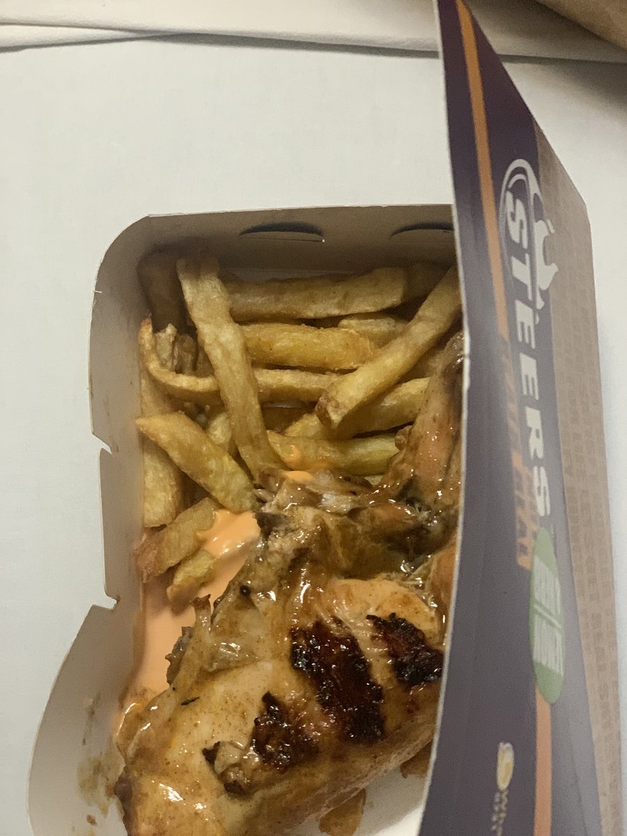 ChigaChikuru's tweet photo. Its me who bought quater chicken and 5 chips @SteersSA in masvingo zimbabwe. Ayaaas https://t.co/Cwnoh0OoZR