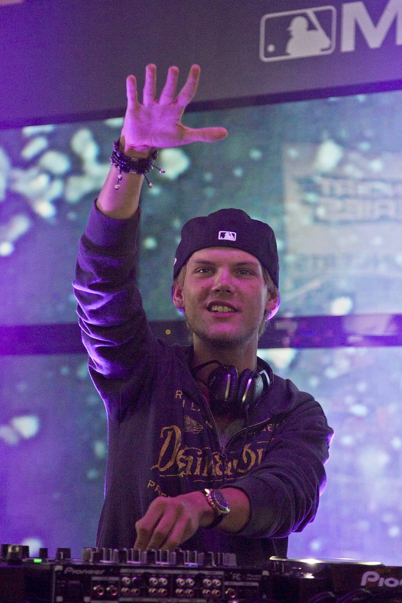 sarahkyle7's tweet photo. We Miss you Avicii 🖤 ◢ ◤ 
#Avicii #AviciiForever https://t.co/AjkhCTJhgJ