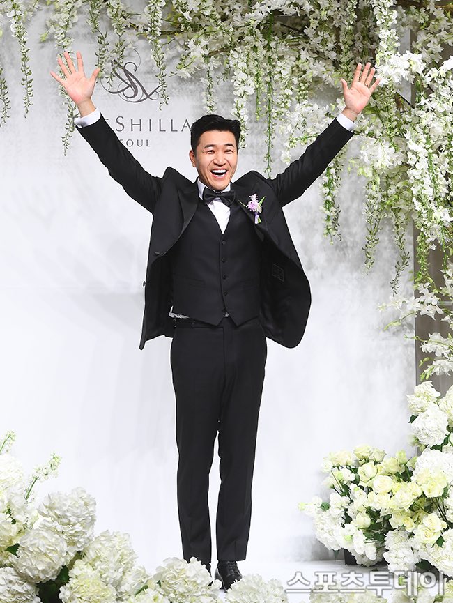 ilbakilcontents's tweet photo. Jongmin in his wedding photowall. 🎉❤️ https://t.co/uhyda5IOIS