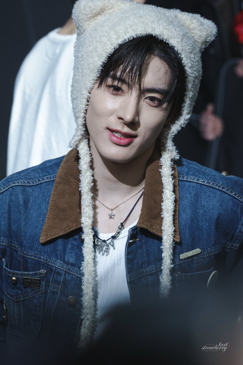 moer0417's tweet photo. 250405 더보이즈 뮤빗 팬싸
#에릭 #ERIC #영재 
#THEBOYZ #더보이즈 https://t.co/6wAwNaJBrs