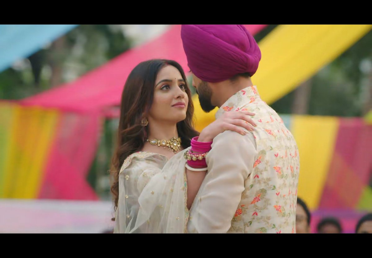 anjali902's tweet photo. This is my reaction while watching #MeghBir scenes 🥰 Going to miss them a lot 🥺#IssIshqKaRabbRakha https://t.co/TaCwwhEXhq