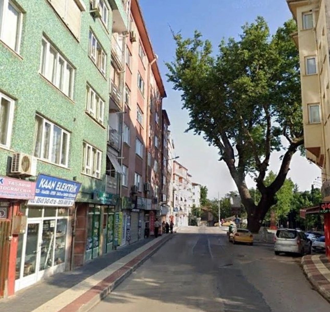mehmet_dilbaz's tweet photo. Bir şehrin mimarisi zaman geçtikçe daha da güzelleşmeli ama bizde böyle oluyor maalesef.

Yer: Bursa 

Böyle değişim olur mu, ben size soruyorum?

#kaybolantarihinpeşinde https://t.co/0kvYLwcjDw