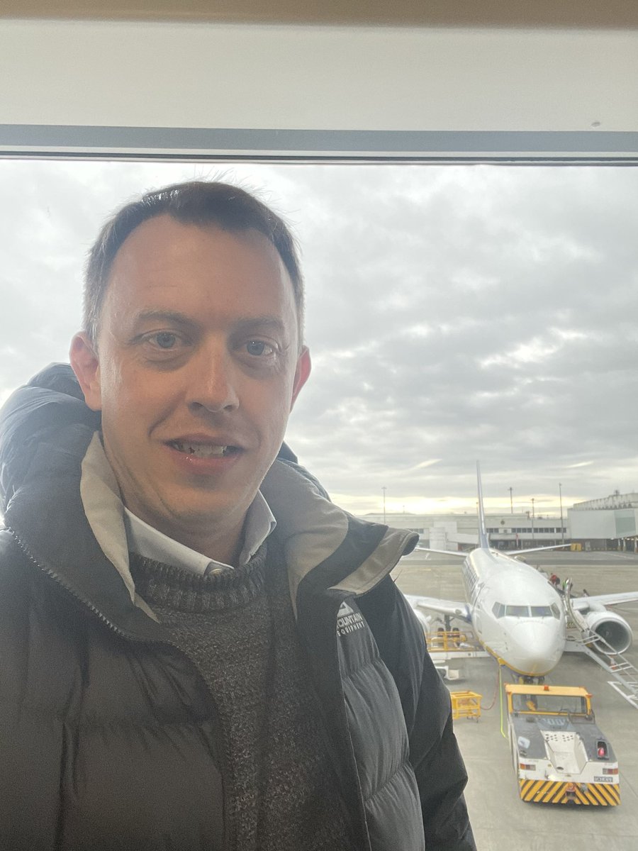 Great trip to Glasgow to launch <a href="/LauraMcGhie_/">Laura McGhie</a> new overnight show on <a href="/bbc5live/">BBC Radio 5 Live</a>, BBC Local Radio + the Nations. Very proud of a brilliant team who made it happen. Now ✈️ + 🚙 = 🛌🥱