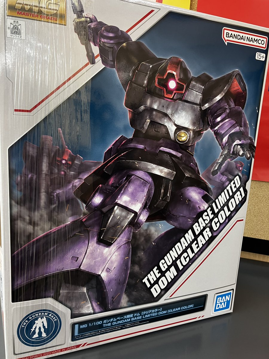 bookoff_kitami's tweet photo. ＼#プラ活 を応援📢／

🤖 #プラモデル 
ガンプラ、模型、ミリタリ、車、バイク、飛行機など、買う楽しさ、組み立てる楽しさがそこにはある👍

本日の紹介する商品はこちら
バンダイ　1/100 ドム［クリアカラー］
「機動戦士ガンダム」ガンダムベース限定

#ブックオフ #bookoff 
#北見市 #北見 https://t.co/sQroQ5Zfo0
