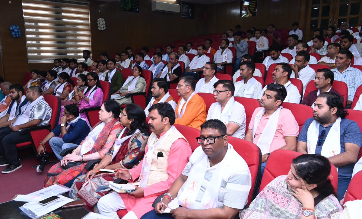Kapil Dev Aggarwal (@kapildevbjp) on Twitter photo рдЖрдЬ рдПрд╕рдЖрд░рдПрдо рдпреВрдирд┐рд╡рд░реНрд╕рд┐рдЯреА, рдореЛрджреАрдирдЧрд░ рдореЗрдВ тАШрдПрдХ рд░рд╛рд╖реНрдЯреНрд░-рдПрдХ рдЪреБрдирд╛рд╡тАЩ рдкрд╢реНрдЪрд┐рдореА рдЙрддреНрддрд░ рдкреНрд░рджреЗрд╢ рдХреЗ рд╕реЛрд╢рд▓ рдореАрдбрд┐рдпрд╛ рдореАрдЯ рдореЗрдВ рдореБрдЦреНрдп рдЕрддрд┐рдерд┐ рдХреЗ рд░реВрдк рдореЗрдВ рдкреНрд░рддрд┐рднрд╛рдЧ рдХрд░ рдЕрдкрдиреЗ рд╡рд┐рдЪрд╛рд░ рд╡реНрдпрдХреНрдд рдХрд┐рдпреЗ рдФрд░ рдЗрд╕ рдЕрднрд┐рдпрд╛рди рдХреЛ рдЬрди-рдЬрди рддрдХ рдкрд╣реБрдВрдЪрд╛рдиреЗ рдХрд╛ рдЖрд╣реНрд╡рд╛рди рдХрд┐рдпрд╛ред ...1/2 рдЖрдЬ рдПрд╕рдЖрд░рдПрдо рдпреВрдирд┐рд╡рд░реНрд╕рд┐рдЯреА, рдореЛрджреАрдирдЧрд░ рдореЗрдВ тАШрдПрдХ рд░рд╛рд╖реНрдЯреНрд░-рдПрдХ рдЪреБрдирд╛рд╡тАЩ рдкрд╢реНрдЪрд┐рдореА рдЙрддреНрддрд░ рдкреНрд░рджреЗрд╢ рдХреЗ рд╕реЛрд╢рд▓ рдореАрдбрд┐рдпрд╛ рдореАрдЯ рдореЗрдВ рдореБрдЦреНрдп рдЕрддрд┐рдерд┐ рдХреЗ рд░реВрдк рдореЗрдВ рдкреНрд░рддрд┐рднрд╛рдЧ рдХрд░ рдЕрдкрдиреЗ рд╡рд┐рдЪрд╛рд░ рд╡реНрдпрдХреНрдд рдХрд┐рдпреЗ рдФрд░ рдЗрд╕ рдЕрднрд┐рдпрд╛рди рдХреЛ рдЬрди-рдЬрди рддрдХ рдкрд╣реБрдВрдЪрд╛рдиреЗ рдХрд╛ рдЖрд╣реНрд╡рд╛рди рдХрд┐рдпрд╛ред ...1/2