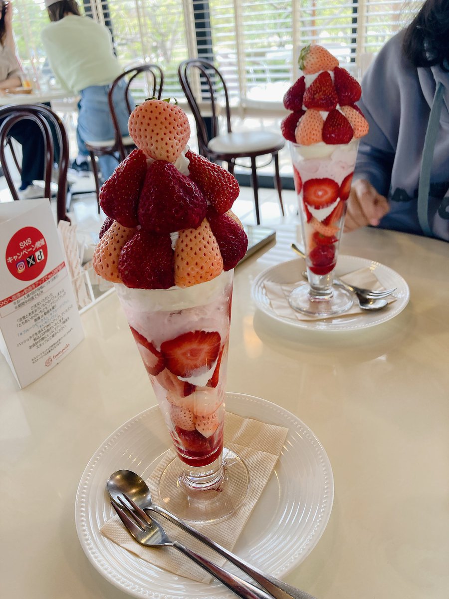 淡雪とあまおういちごのパフェ 
 #フルーツピークス  #フルーツパフェ  #いちごパフェ