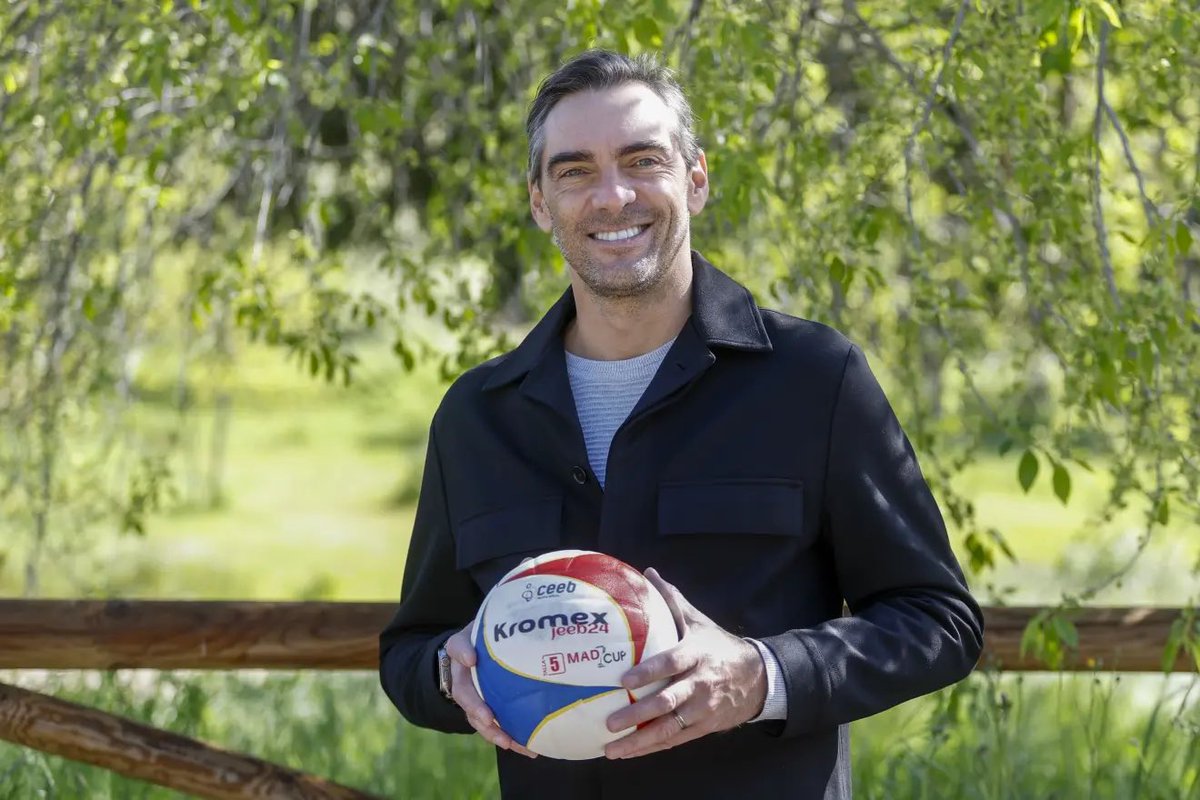 (1) Lectura de Semana Santa. 

No desistir jamás. Never Give Up. Es su lema.
El legendario <a href="/Giba7/">Giba Do Volei</a>, está en España y deja una entrevista para releer. Lo ganó todo. Y en la charla con <a href="/JMoragon9/">Jorge Moragón</a> sigue rematando de maravilla. 

Su conexión con <a href="/RafaPascual_1/">Rafa Pascual</a>, el histórico Cuneo …