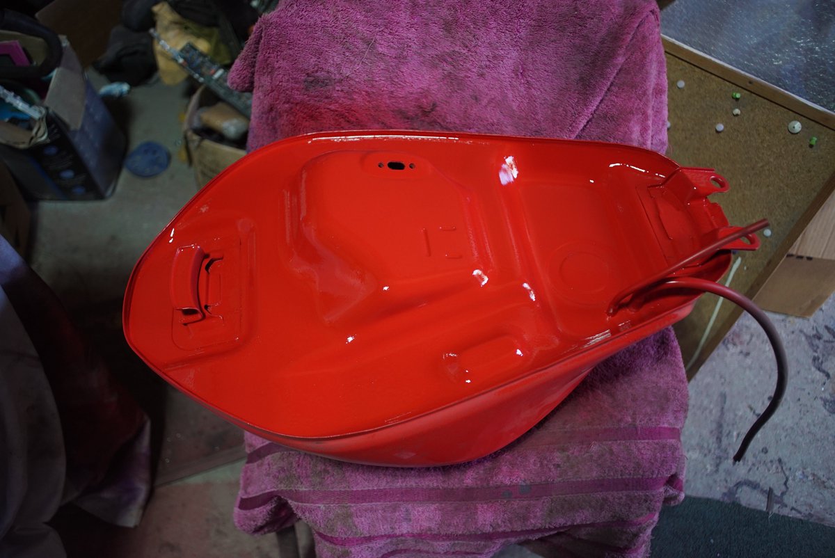 CarsCpr's tweet photo. Suzuki Bandit 600 petrol tank prt.1 https://t.co/JJ0Geci6b3
