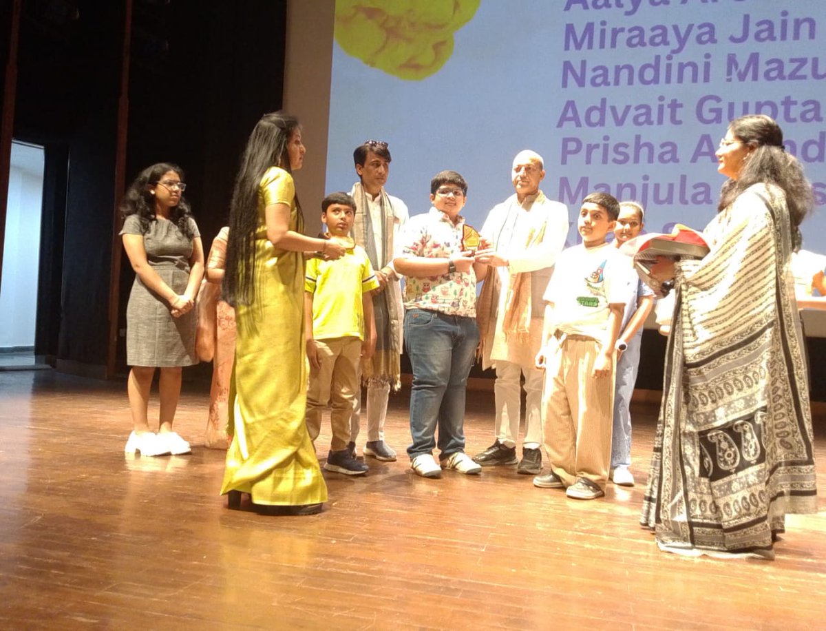 ShailanderDr's tweet photo. Graciously visiting to bless #TOC students and witness the creativity at the Garima Govil students Art Festival on April 19th.
TOC Artfestival award ceremony at #gurugaon .
#Thoughts_on_Canvas
https://t.co/RWGDeu3Qmv
@pankajksingh82
#Gurgaon https://t.co/OvyFyXc9FA