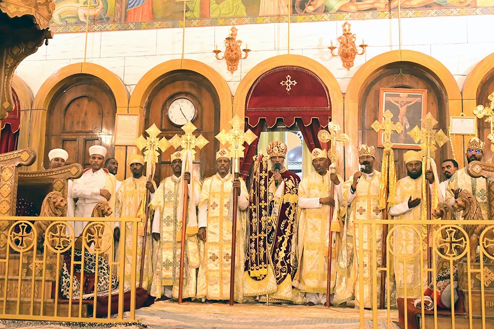 hawelti's tweet photo. በዓል ትንሳኤ፡ ሎሚ ሰንበት 20 ሚያዝያ ኣብ መላእ ሃገር ብልዑል ድምቀት ተኸቢሩ። ኣብ'ታ ዛዛሚት ዓቢ ጾም ቀዳም ስዑር፡ ኣብ ዝተፈላለየ ክሊ ዕድመ ዝርከቡ ዜጋታት፡ ክሳብ ወጋሕታ፡ ኣብ ከከባቢኦም ኣብ ዝርከባ ኣብያተ-ክርስትያን ክጽልዩን ምስጋና ከብጽሑን ሓዲሮም።

ፕረዚደንት ኢሳይይስ ኣፈወርቂ'ውን፡ ከምቲ ልሙድ፡ ፍርቂ ለይቲ ኣብ ርእሰ ኣድባራት ቅድስቲ ማርያም ቤተ-ክርስትያን ኣስመራ ተረኺቡ፡ ጸሎት ኣብጺሑ።