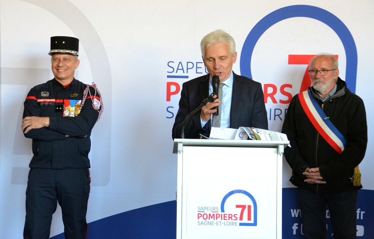 #PASSATIONDECOMMANDEMENT| Toutes nos félicitations à l’adc Éric JACQUET, nouveau chef du CIS de Tramayes ! Nous lui souhaitons une bonne prise de fonctions !
📸@laurenzo71250