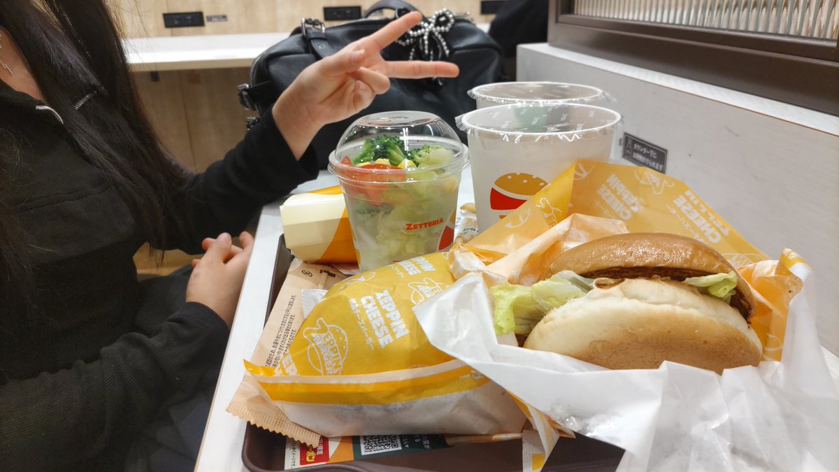 2P1Kx2's tweet image. ゼ◯テリア！？
ロッテ◯アのパチモンか何かか🤔？
これはぜひとも食してみたいと思い、初めましてさんにお付き合いいただきました🙇✨
非常に美味しゅうございました🍔🍟✨
#p活名古屋 #p活三重　#p活愛知　#p活大阪