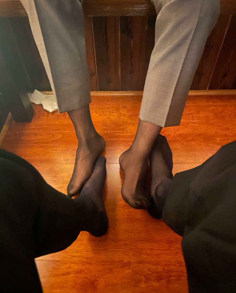 餐桌下的缠绵🧦