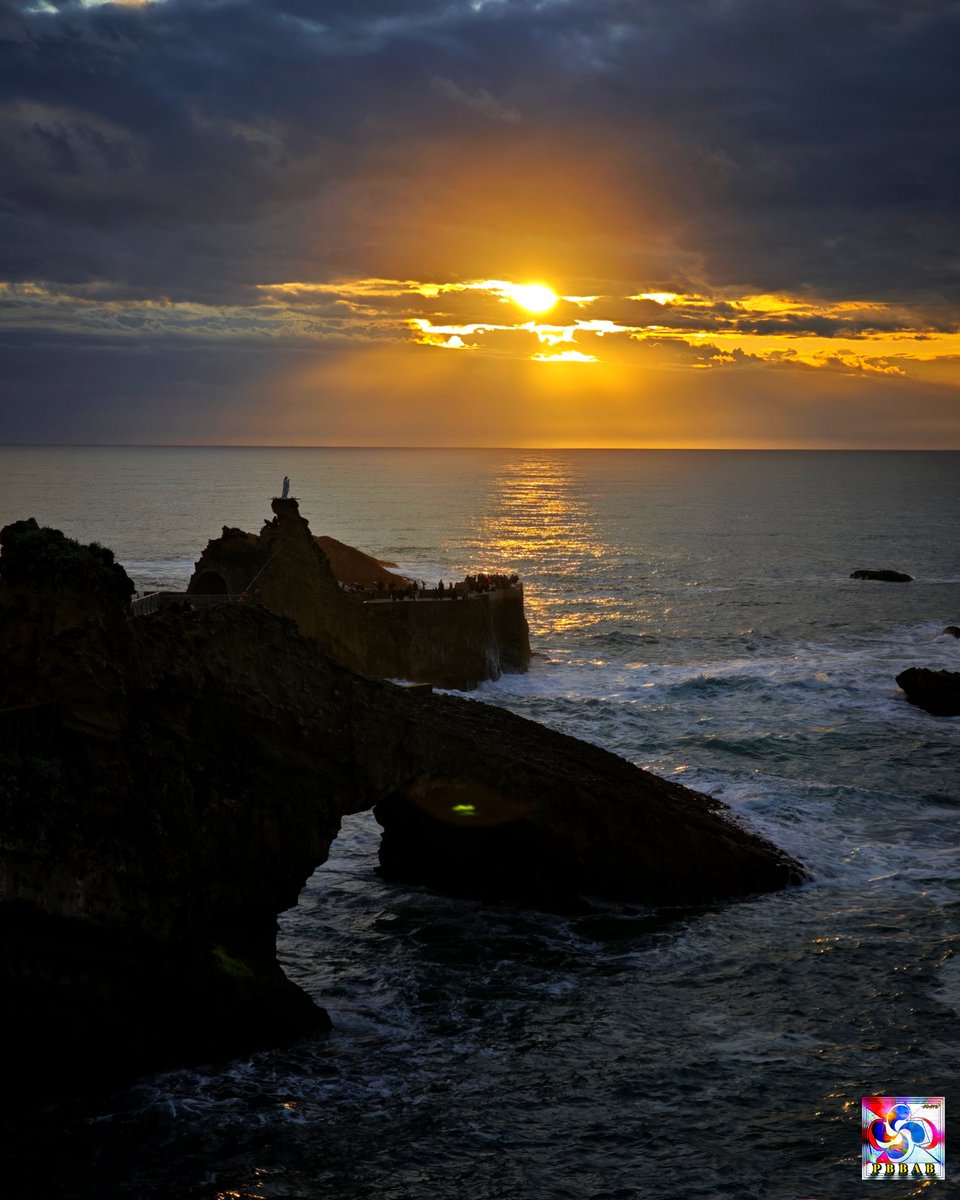 PaysBasqueBAB's tweet photo. Biarritz hier soir. https://t.co/NDHU27jlgg